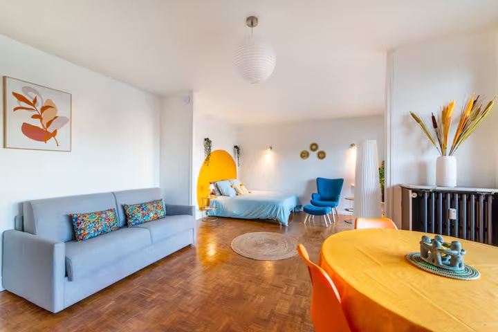 Pièce de vie lumineuse de l’appartement de Sabine à Asnières-sur-Seine