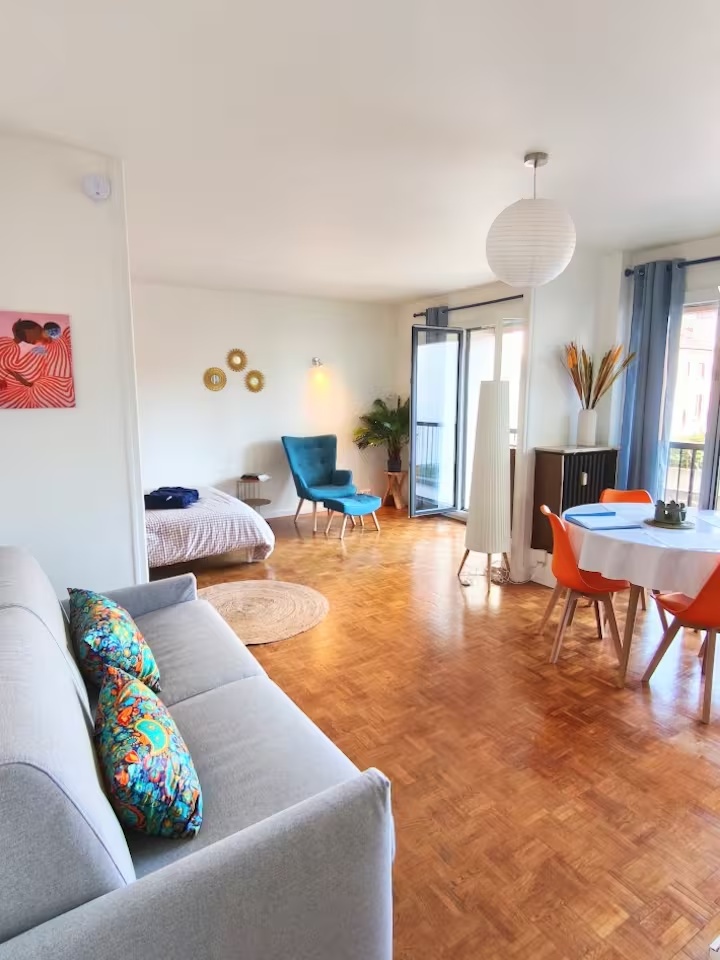 Salon aménagé de l’appartement de Sabine
